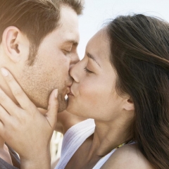 SIENTE ORGASMO CON LOS BESOS SIENTE ORGASMO CON LOS BESOS