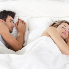 EN LA CAMA ME HABLA COMO UNA CHIQUITA EN LA CAMA ME HABLA COMO UNA CHIQUITA