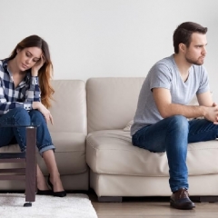 CASADOS Y NO ME DEJA NI TOCARLA CASADOS Y NO ME DEJA NI TOCARLA