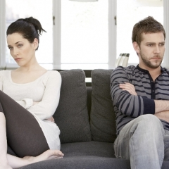 BAJO EL MISMO TECHO POR LOS HIJOS, PERO COMO EXTRAÑOS 