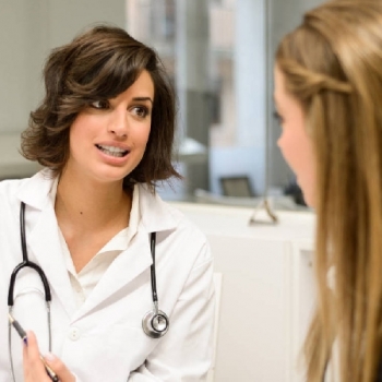 EL DOCTOR DICE QUE MI HERMANA TIENE TRES SENOS