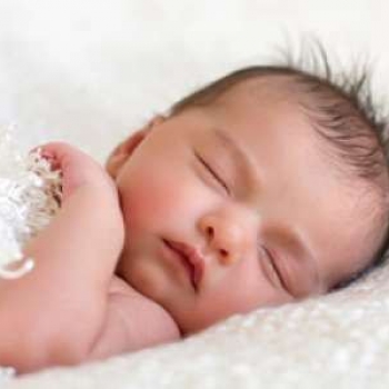 MI HIJA RECIÉN NACIDA ESTÁ MENSTRUANDO