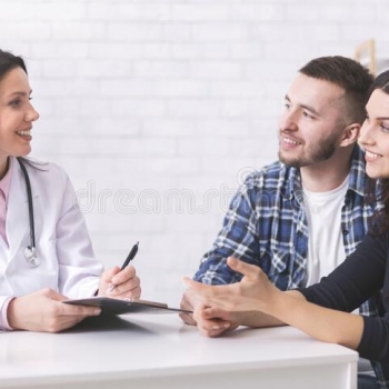 MI ESPOSA TIENE UNA PELOTA EN EL PECHO, ME DA MIEDO QUE SEA CÁNCER