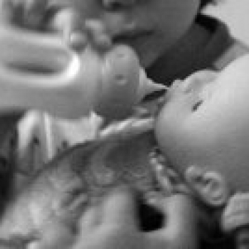 Mi hijo juega con muñecas. ¿Será homosexual?