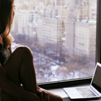 ¿TIENEN FUTURO LAS RELACIONES  POR INTERNET?