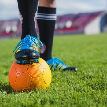 ME TORCÍ UN TESTÍCULO JUGANDO FÚTBOL