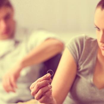 BELLA COMO UNA DIOSA, FRÍA COMO UN PALO