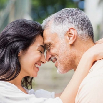 A MI EDAD ESTOY ENAMORADO