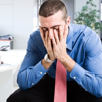 AL DEFECAR SE ME SALE EL SEMEN