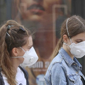 AHORA RESULTA QUE EL CORONAVIRUS ATACA A LOS JÓVENES