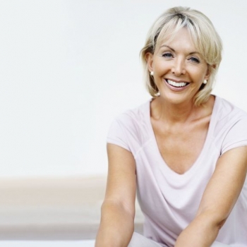 ME PARECE UNA VIEJITA HACIÉNDOSE DUCHAS VAGINALES