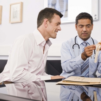 SOY UN HOMBRE MAYOR Y SE ME HUNDIÓ UN PEZÓN.