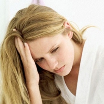 ¿Cuántas mujeres experimentan sangrado y dolor con su primera relación sexual?